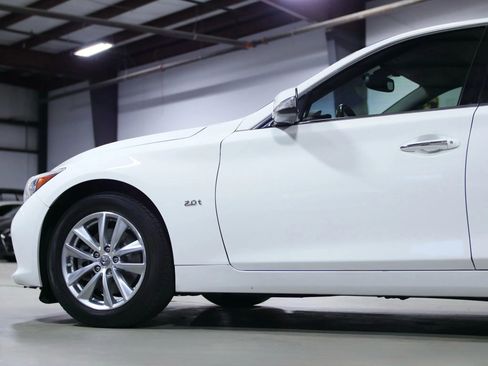 Used 2017 INFINITI Q50 2.0t w/ Moonroof Package image 18