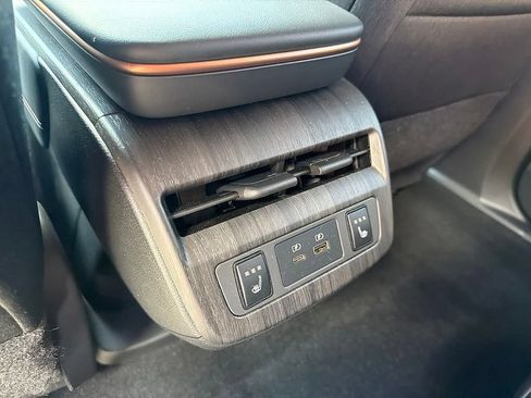 Used 2024 Nissan Ariya FWD image 11
