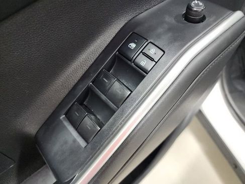 Used 2022 Toyota Highlander XLE image 25