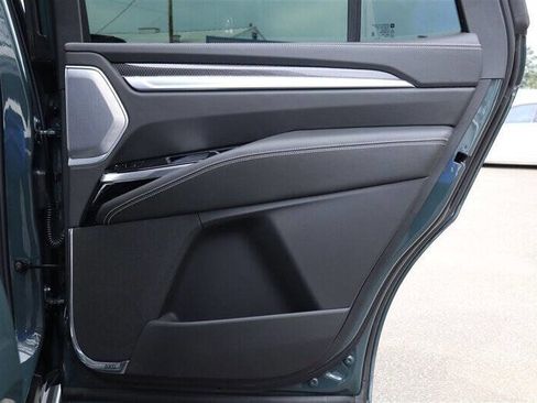 Used 2026 Cadillac Escalade V w/ LPO, ONYX Package image 30