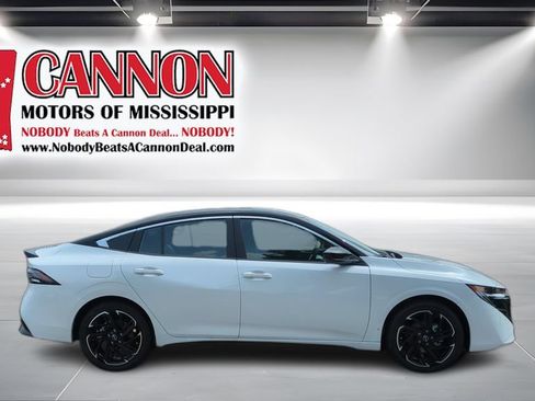 New 2026 Nissan Sentra SR w/ Floor Mat Package FWD image 4
