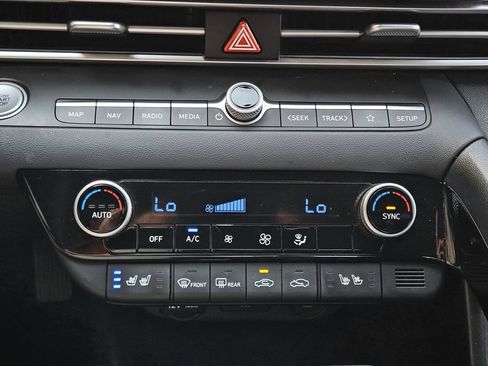 Used 2023 Hyundai Elantra Limited FWD image 15
