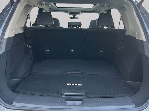 Used 2025 Nissan Rogue SL w/ Tech Package image 9