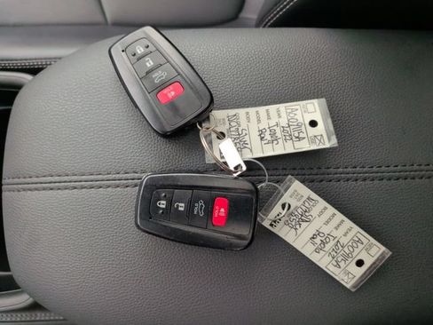 Used 2022 Toyota RAV4 XLE Premium FWD image 37