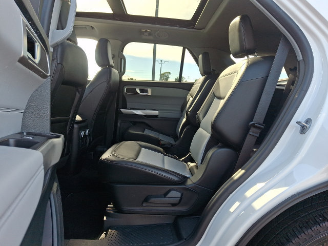 Used 2023 Ford Explorer XLT w/ Equipment Group 202A AWD/4WD image 13