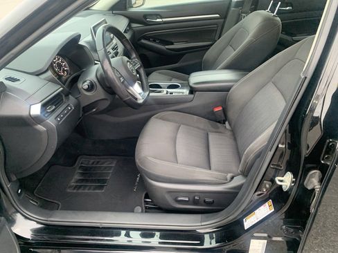Used 2021 Nissan Altima 2.5 SV w/ SV Premium Package image 10