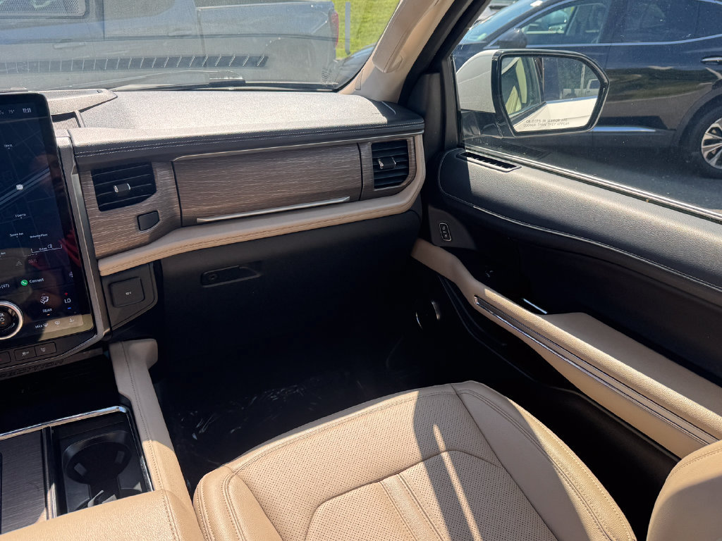 Used 2024 Ford Expedition Limited AWD/4WD image 15