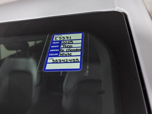 New 2025 Jeep Grand Cherokee L Altitude image 38