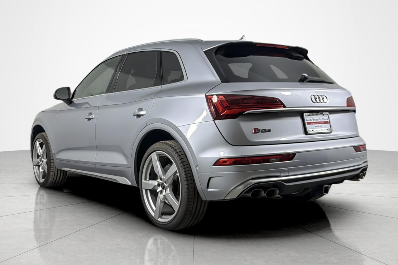 Used 2023 Audi SQ5 Prestige w/ Prestige Package AWD/4WD image 3