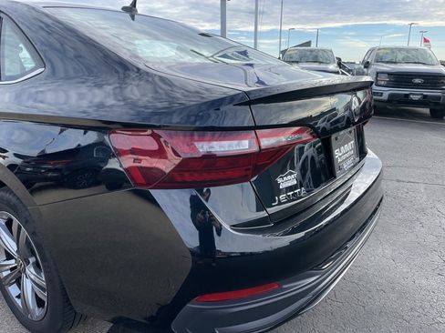 Used 2024 Volkswagen Jetta SE image 29