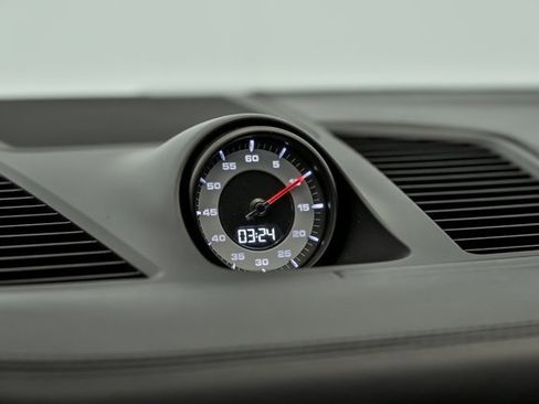 Used 2020 Porsche Cayenne Turbo image 19