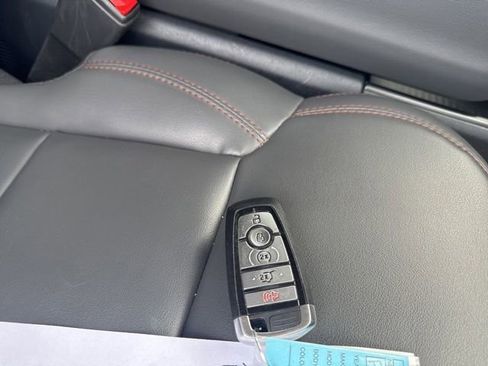 Used 2025 Ford Expedition Active AWD/4WD image 6