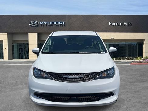 Used 2023 Chrysler Voyager LX FWD image 2