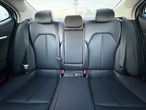 Used 2025 Genesis G70 2.5T image 39