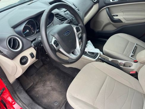 Used 2014 Ford Fiesta SE FWD image 2