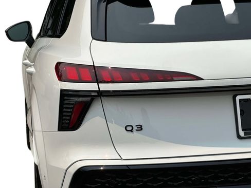 New 2026 Audi Q3 quattro 2.0T AWD/4WD image 30