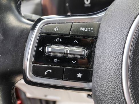 Used 2023 Kia Carnival SX image 26