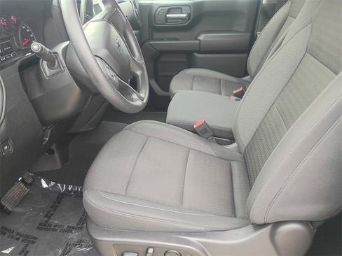 Used 2024 Chevrolet Silverado 1500 Custom w/ Dark Appearance Package image 10