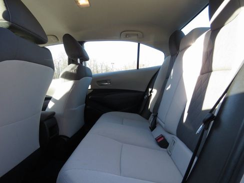 Used 2020 Toyota Corolla LE image 19