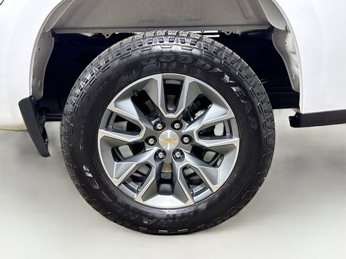 Used 2025 Chevrolet Silverado 1500 LT AWD/4WD image 26