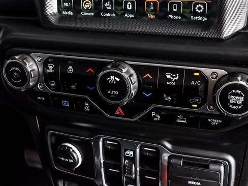 Used 2023 Jeep Wrangler Unlimited Sahara AWD/4WD image 30
