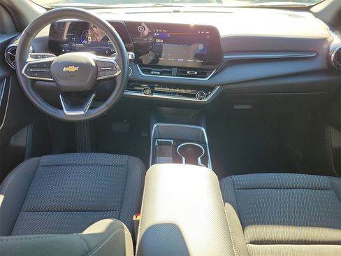 Used 2025 Chevrolet Equinox LT image 11