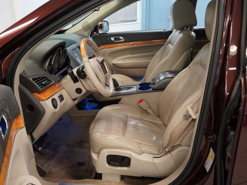 Used 2010 Lincoln MKT 2WD image 4
