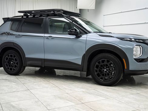 Used 2025 Mitsubishi Outlander Trail Edition image 2
