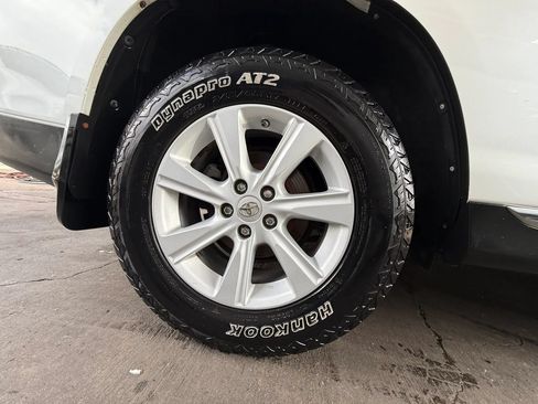 Used 2013 Toyota Highlander Plus AWD/4WD image 27