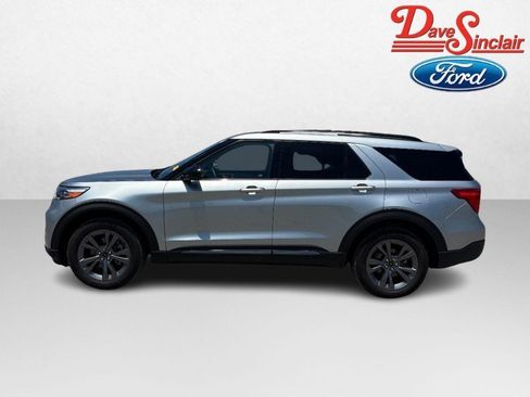 Used 2024 Ford Explorer XLT w/ Equipment Group 202A AWD/4WD image 10