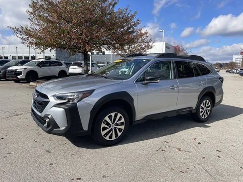 Used 2025 Subaru Outback Premium w/ Popular Package #1A image 7