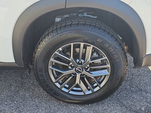 Used 2024 Nissan Rogue S AWD/4WD image 37