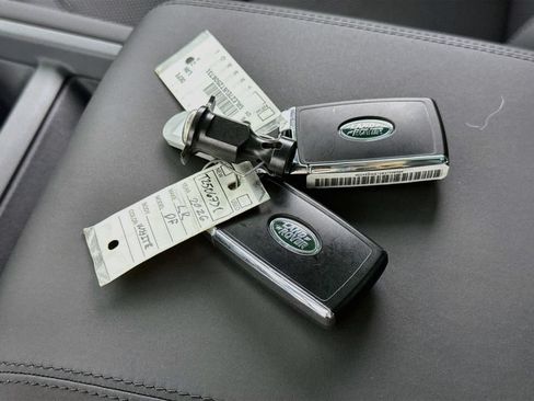Used 2026 Land Rover Defender 110 X-Dynamic SE AWD/4WD image 17