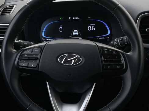 Used 2025 Hyundai Venue SEL image 12