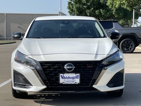 Used 2024 Nissan Altima 2.5 SR FWD image 7