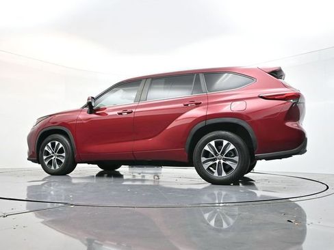 Used 2023 Toyota Highlander XLE image 43