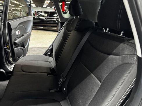 Used 2018 Kia Soul Base image 42