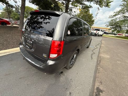 Used 2017 Dodge Grand Caravan GT FWD image 5