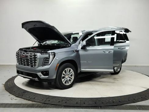 Used 2025 GMC Yukon Denali RWD image 12