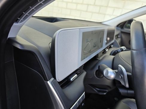 Used 2024 Hyundai Ioniq 5 Limited image 17