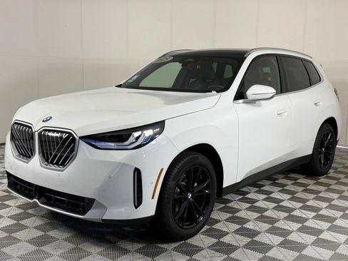Used 2025 BMW X3 xDrive30i w/ Premium Package AWD/4WD image 2
