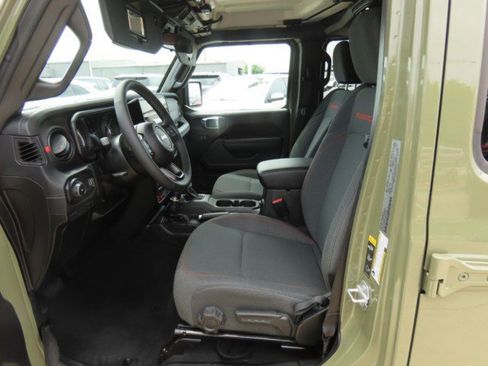 Used 2026 Jeep Wrangler Unlimited Rubicon AWD/4WD image 21