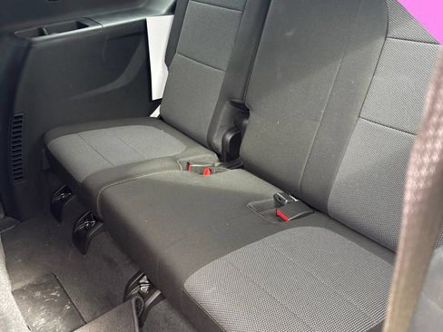 Used 2021 Chevrolet Traverse LS FWD image 16