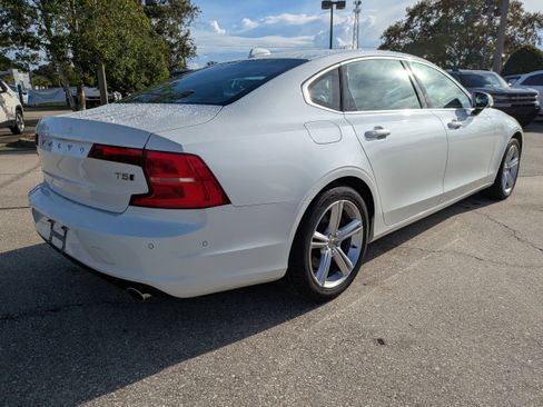 Used 2018 Volvo S90 T5 Momentum w/ Convenience Package image 4