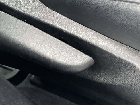 Used 2017 Toyota Camry SE image 19