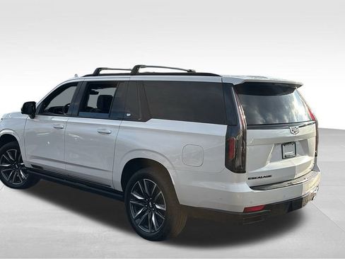 Used 2022 Cadillac Escalade ESV Sport Platinum w/ Heavy-Duty Trailer Package image 5