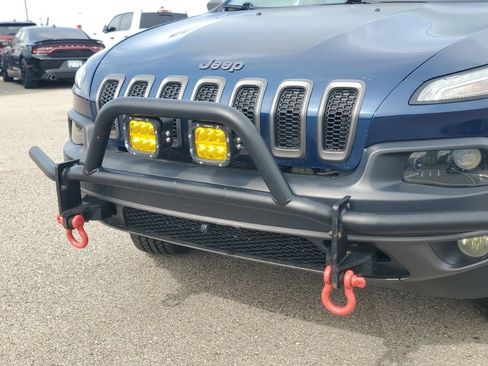 Used 2018 Jeep Cherokee Trailhawk w/ Comfort/Convenience Group AWD/4WD image 40