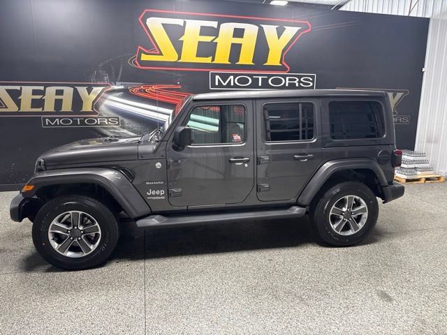 Used 2022 Jeep Wrangler Unlimited Sahara w/ LED Lighting Group AWD/4WD image 3