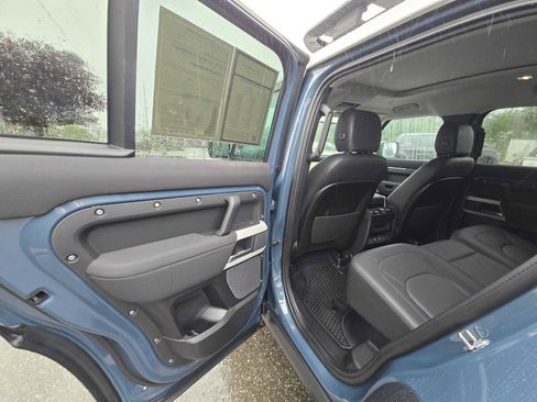 Used 2023 Land Rover Defender 110 SE AWD/4WD image 15