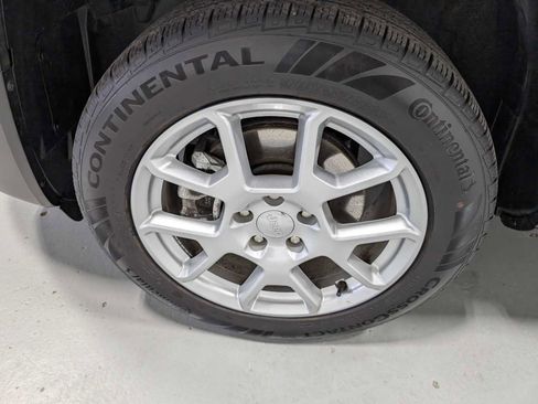 Used 2023 Jeep Renegade Latitude w/ Premium Group image 3